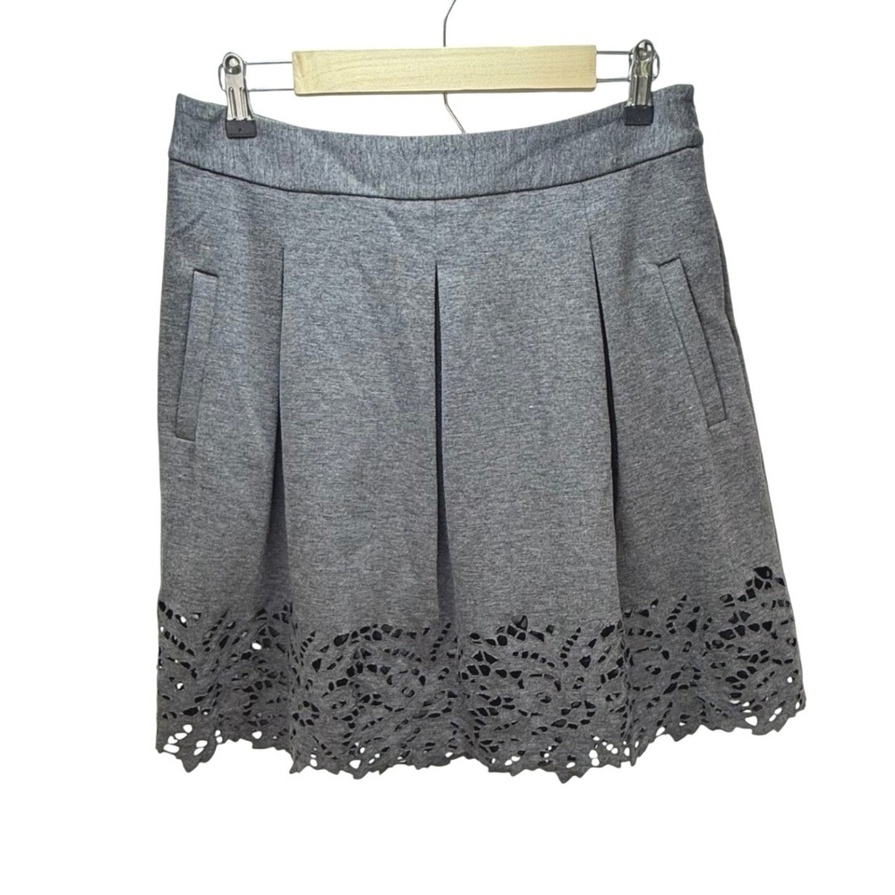 BCBGMAXAZRIA Skirt Sz 6 Grey Laser Cut Hem Pleated A-Line Pockets Mini Office